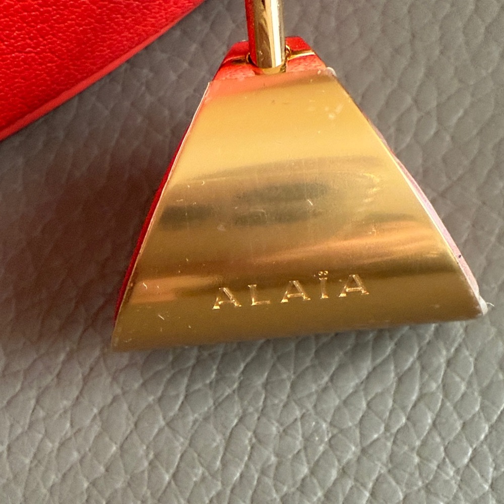 NWT ALAÏA LE DEMI-COEUR Bag IN GOATSKIN Made in ITALY - Picture 9 of 16